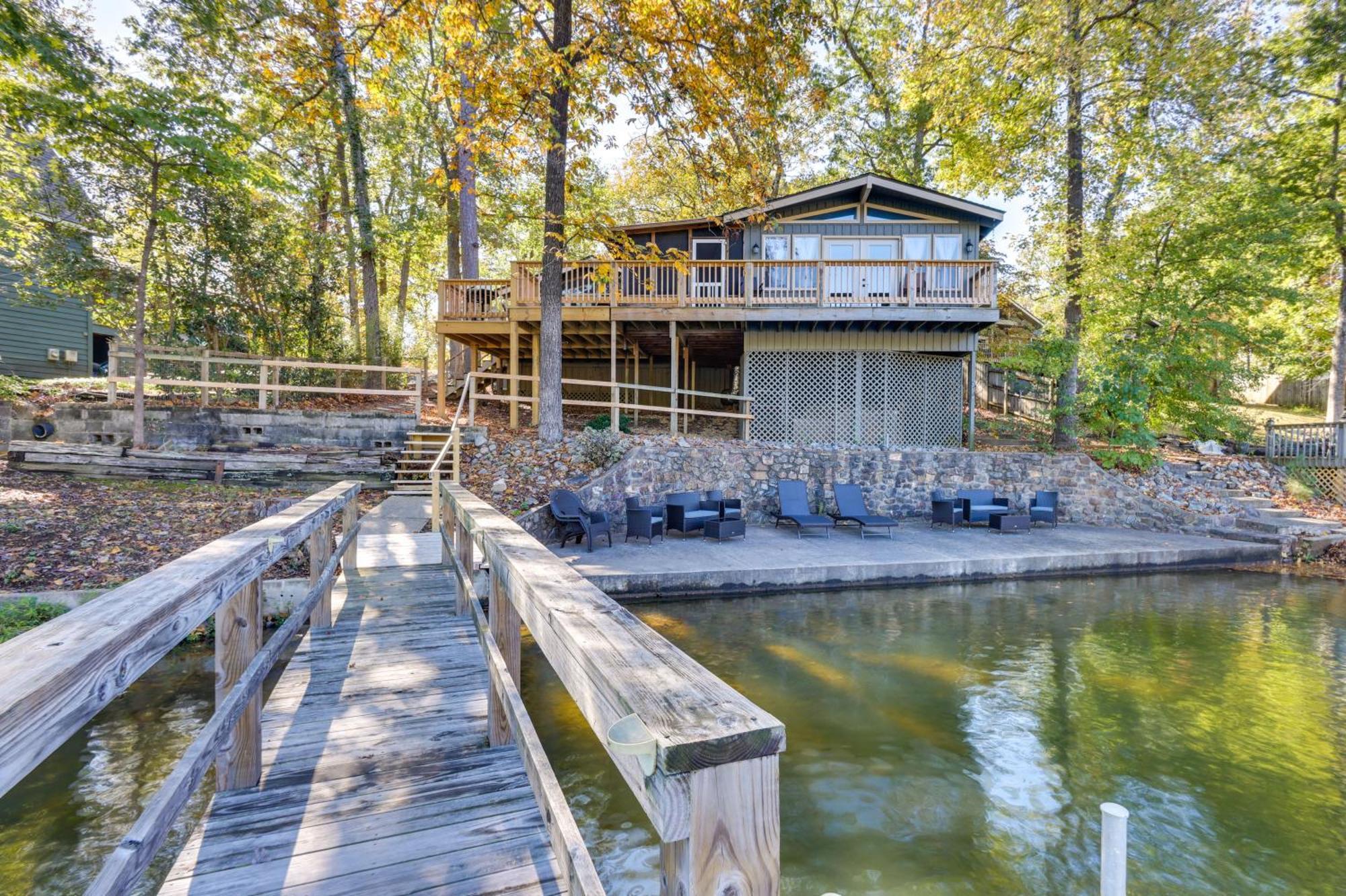 Lakefront Hot Springs Vacation Rental With Dock Bagian luar foto